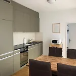 1br In The Trendiest District Of The - West 14 アパート